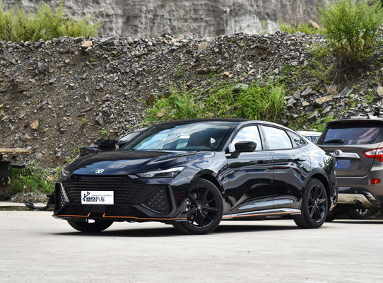 2024 OEM Wysokiej jakości 138Kw Chang An EV Changan UNI-V 188Ps 300Nm Benzyna Benzyna Paliwo Samochód