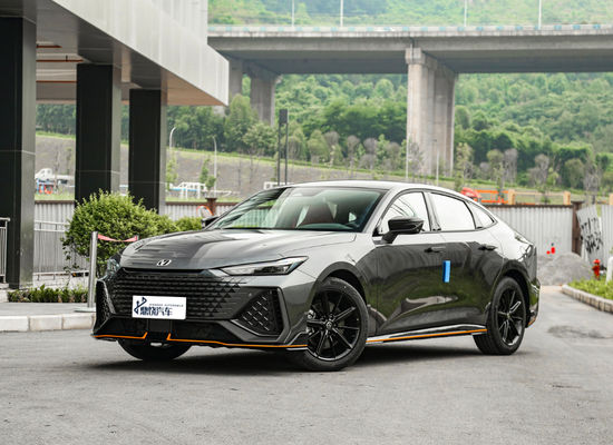 W dobrym stanie Sport Automatic Chang An EV Changan UNI-V 5 miejsc 5 drzwi samochodu benzynowego