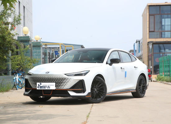 Zwolnienie Auto Turbo 2WD Chang An EV Changan UNI-V 7 biegów 1.5L 2.0L Benzynowy Sedan Nowy samochód